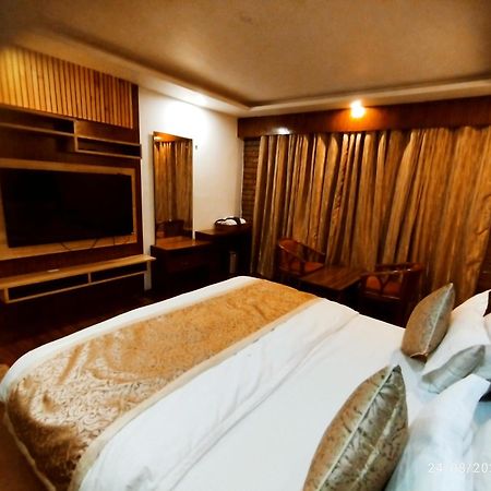 Hotel Lidder Palace ปาฮาลกัม ภายนอก รูปภาพ