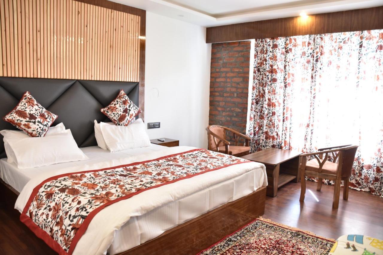 Hotel Lidder Palace ปาฮาลกัม ภายนอก รูปภาพ