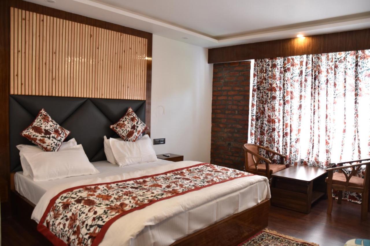 Hotel Lidder Palace ปาฮาลกัม ภายนอก รูปภาพ