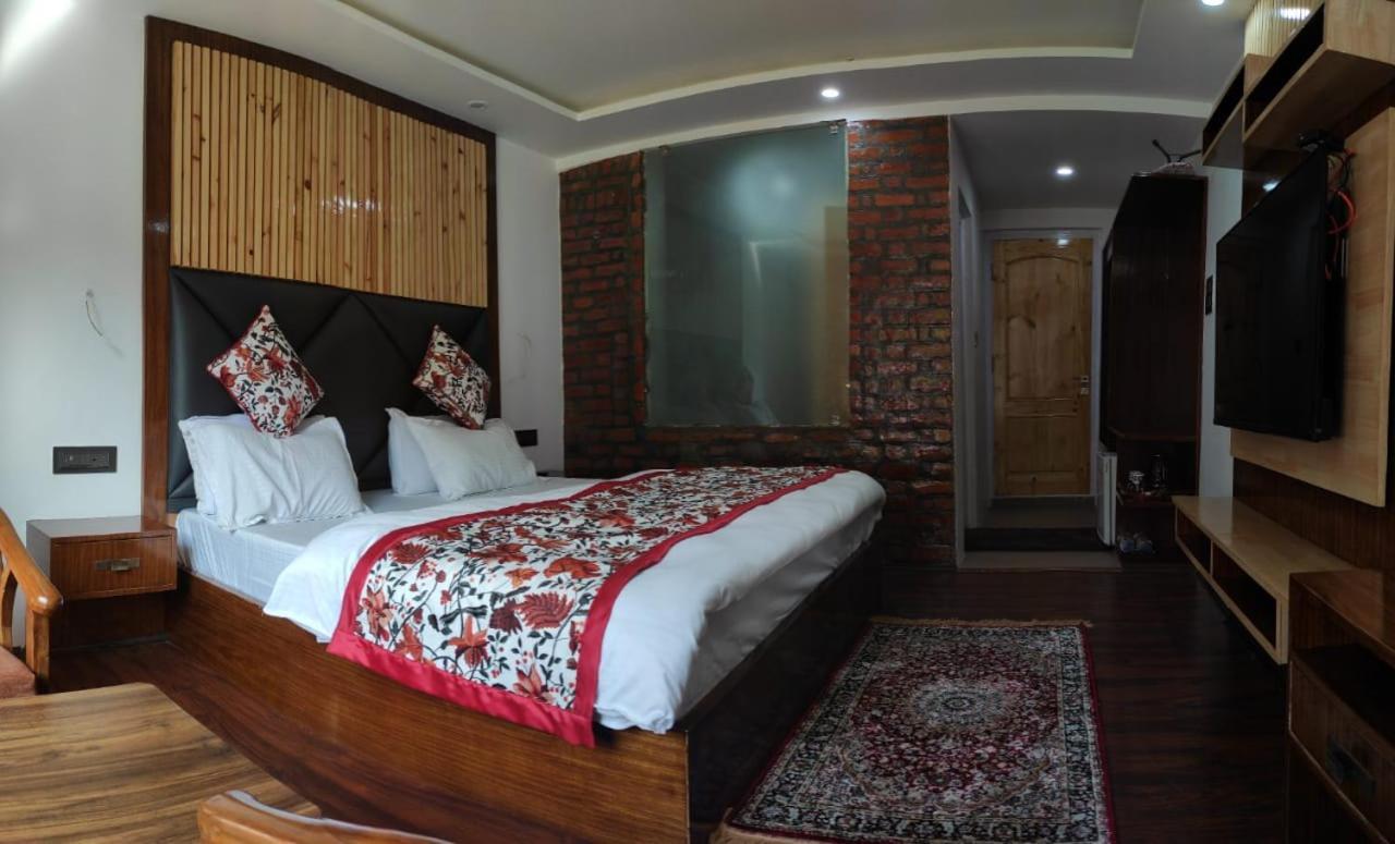 Hotel Lidder Palace ปาฮาลกัม ภายนอก รูปภาพ