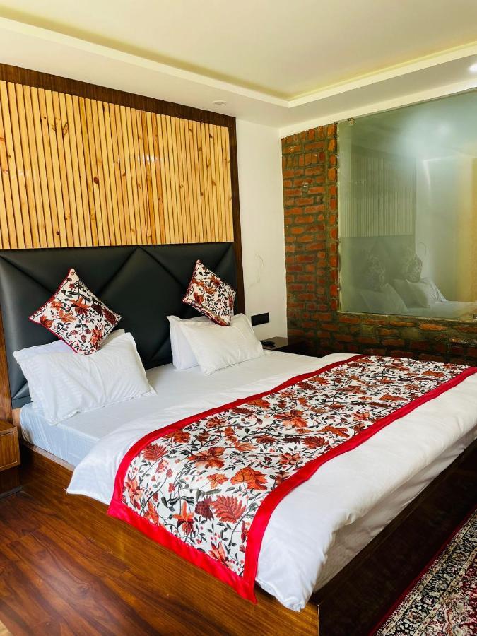 Hotel Lidder Palace ปาฮาลกัม ภายนอก รูปภาพ