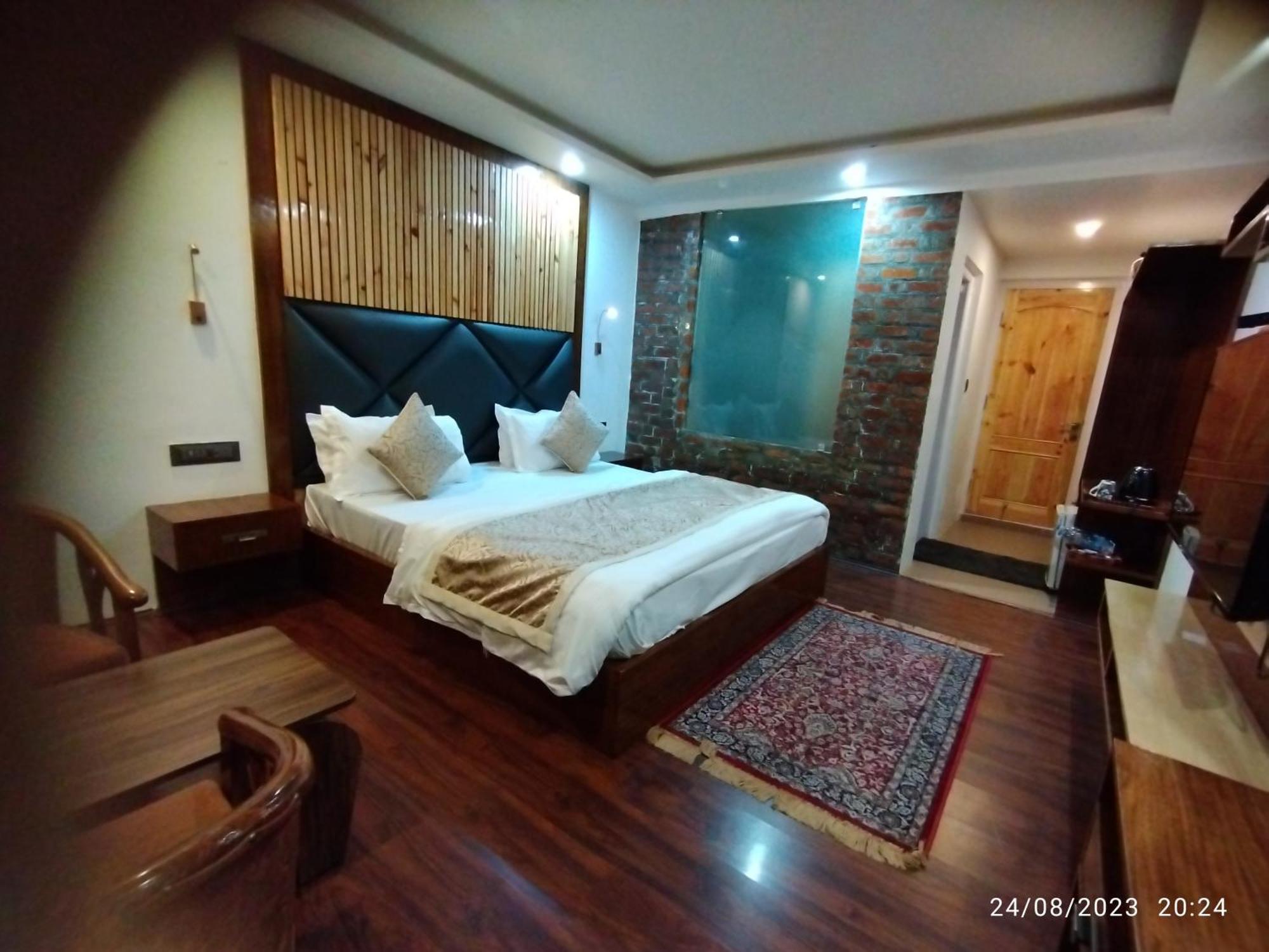 Hotel Lidder Palace ปาฮาลกัม ภายนอก รูปภาพ
