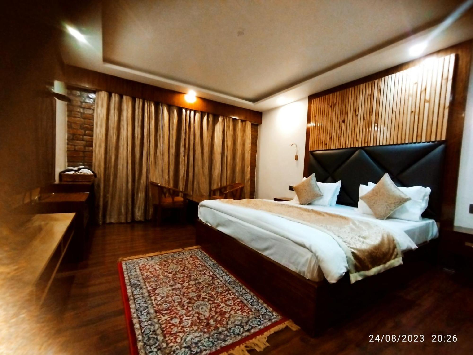 Hotel Lidder Palace ปาฮาลกัม ภายนอก รูปภาพ
